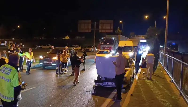 Otoyolda Geri Dönüş Yaparken Kaza: İki Çocuk Hayat Tehlikesiyle Yüzyüze