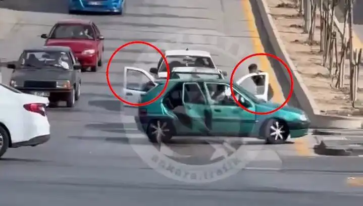 Trafikte Bıçak ve Kılıçlarla Saldırı: Gözaltılar Gerçekleşti!