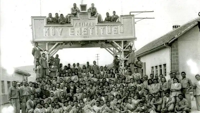 17 Nisan’da Neleri Kutluyoruz? Köy Enstitüleri’nin Tarihi Gelişimi