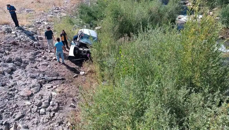 Sivas’ta Feci Kaza: Otomobil Dere Yatağına Uçtu, İki Can Aldı!