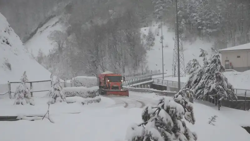 Bolu Dağı’nda Beklenen Kar Yağışı Başladı: Doğa Büyülüyor!
