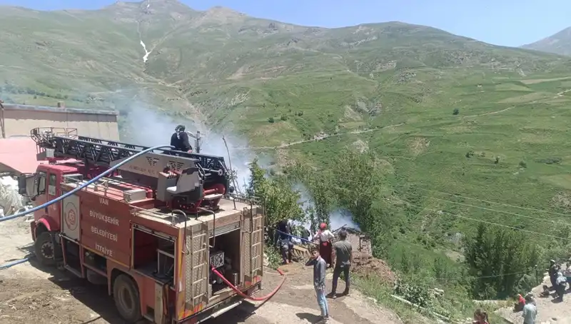 Van'da Yangın Faciası: Küçük Bir Hayat Yanarak Yok Oldu