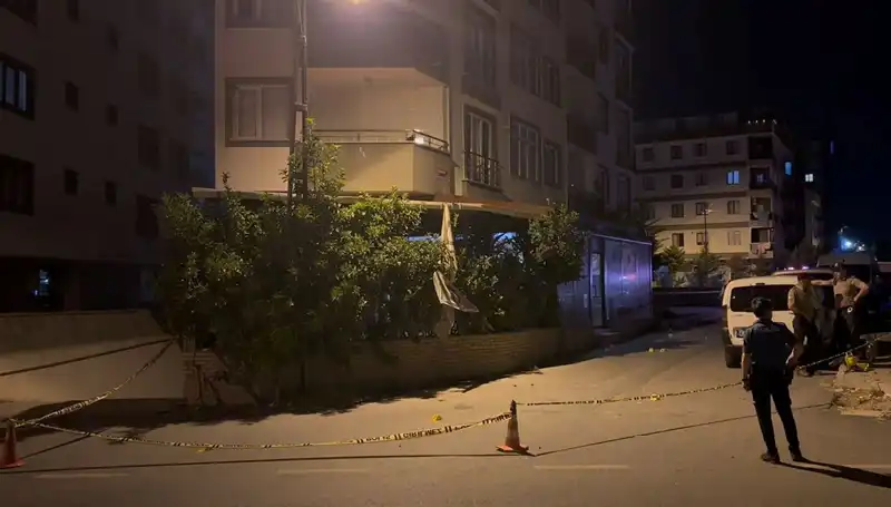İstanbul’da Kafeye Silahlı Saldırı: Bir Kişi Hayatını Kaybetti, Saldırgan Kaçtı