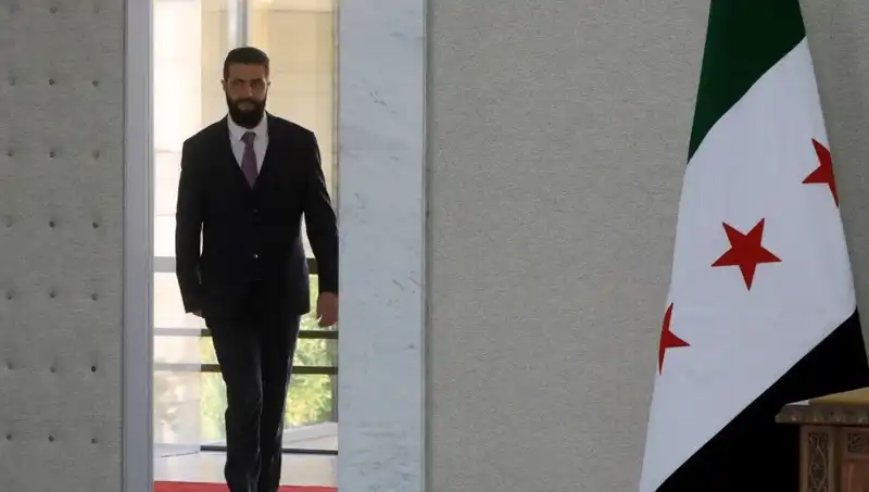 Paris'teki Şara-Macron Zirvesi: Fransa, Yeni Suriye'nin İnşasına Destek Veriyor