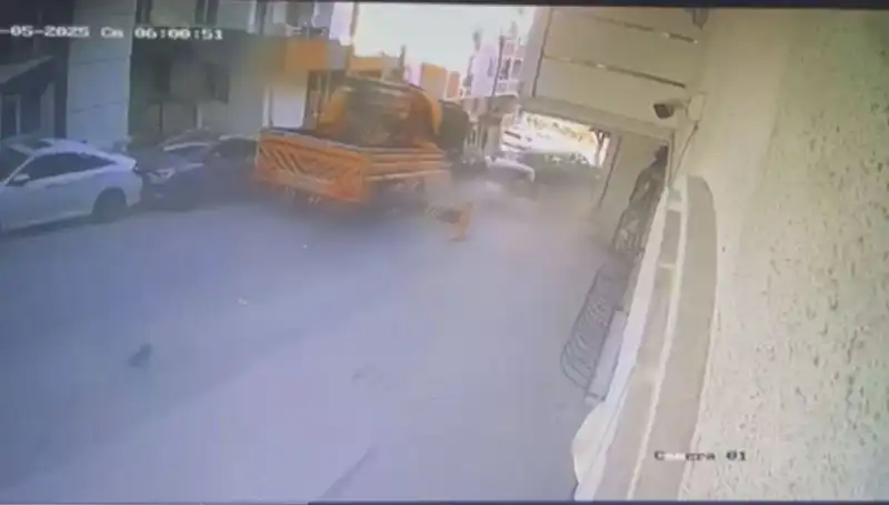Kontrolden Çıkan Vinç Feci Kazaya Sebep Oldu, 23 Araç Zarar Gördü