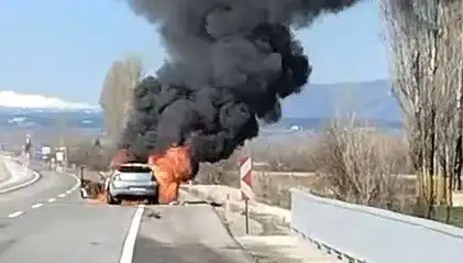Kütahya'da Otomobil Yangını: Seyir Halindeyken Alev Alev Yandı!