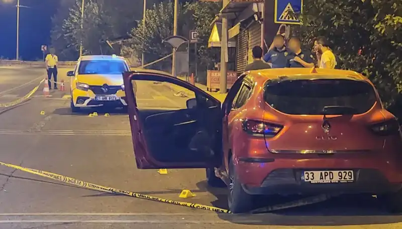 Otomobilden İnen Çeteler Arasında Kanlı Savaş: 2 Ölü, 5 Yaralı!