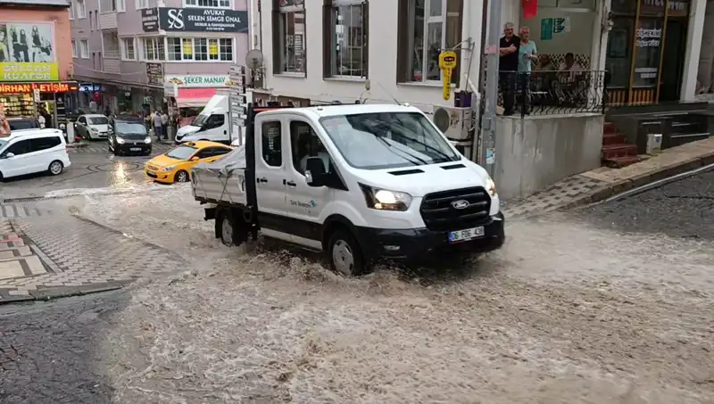 10 Dakikada Yaşanan Sağanak, Şehirde Su Baskınları Oluşturdu!