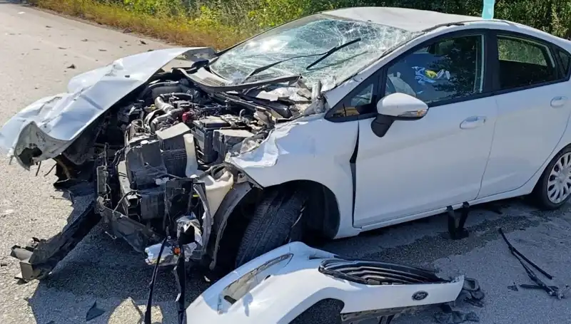 Çanakkale'de Korkutan Trafik Kazası: İki Yaralı Acil Servis Yolda
